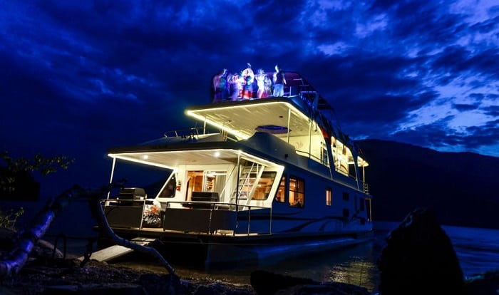How-much-does-it-cost-to-live-on-a-houseboat-year-round