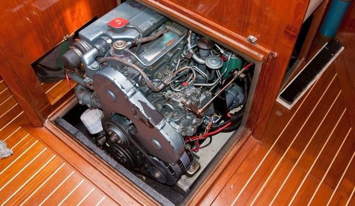 how to start an inboard boat engine out of water