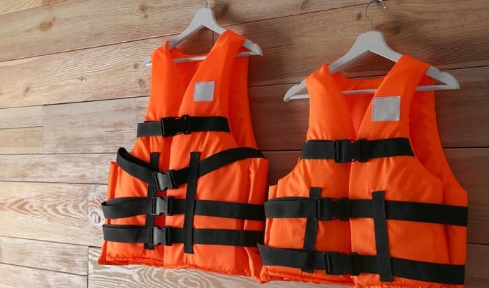 store-PFD-and-lifejackets