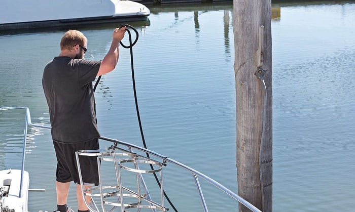 how to tie a boat to a dock without cleats