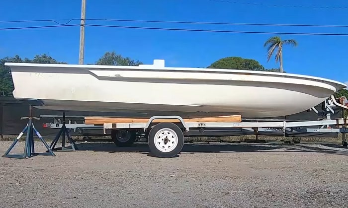 how to lift a boat off a trailer