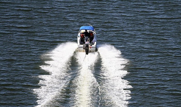 boaters-slow-down-as-recreational-fishing-boats pass