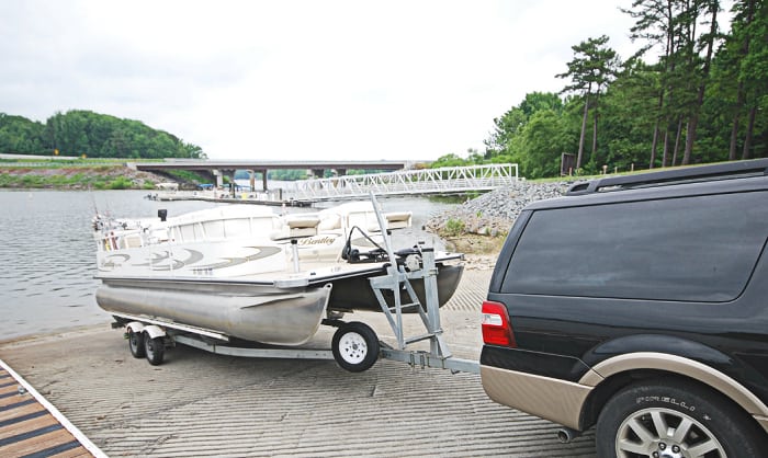 how wide are pontoon trailers