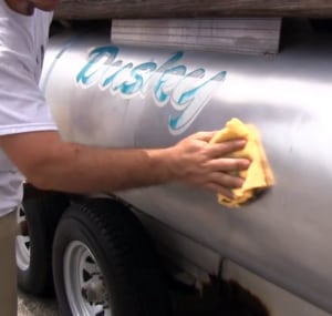 pontoon-boat-cleaner