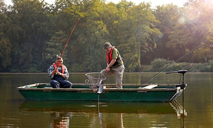 the-total-weight-of-a-fishing-boat